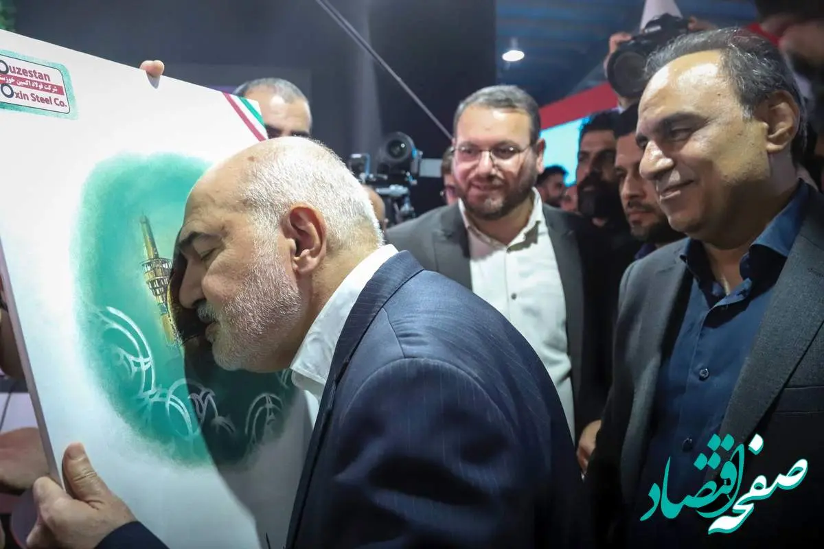 گزارش تصویری: بازدید دکتر موالیزاده، استاندار خوزستان، به همراه جمعی از مدیران استان از غرفه فولاد اکسین خوزستان در نمایشگاه هفته دولت