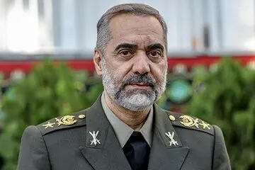 عکس / تیپ متفاوت وزیر دفاع ایران در مقابل این فرد معروف