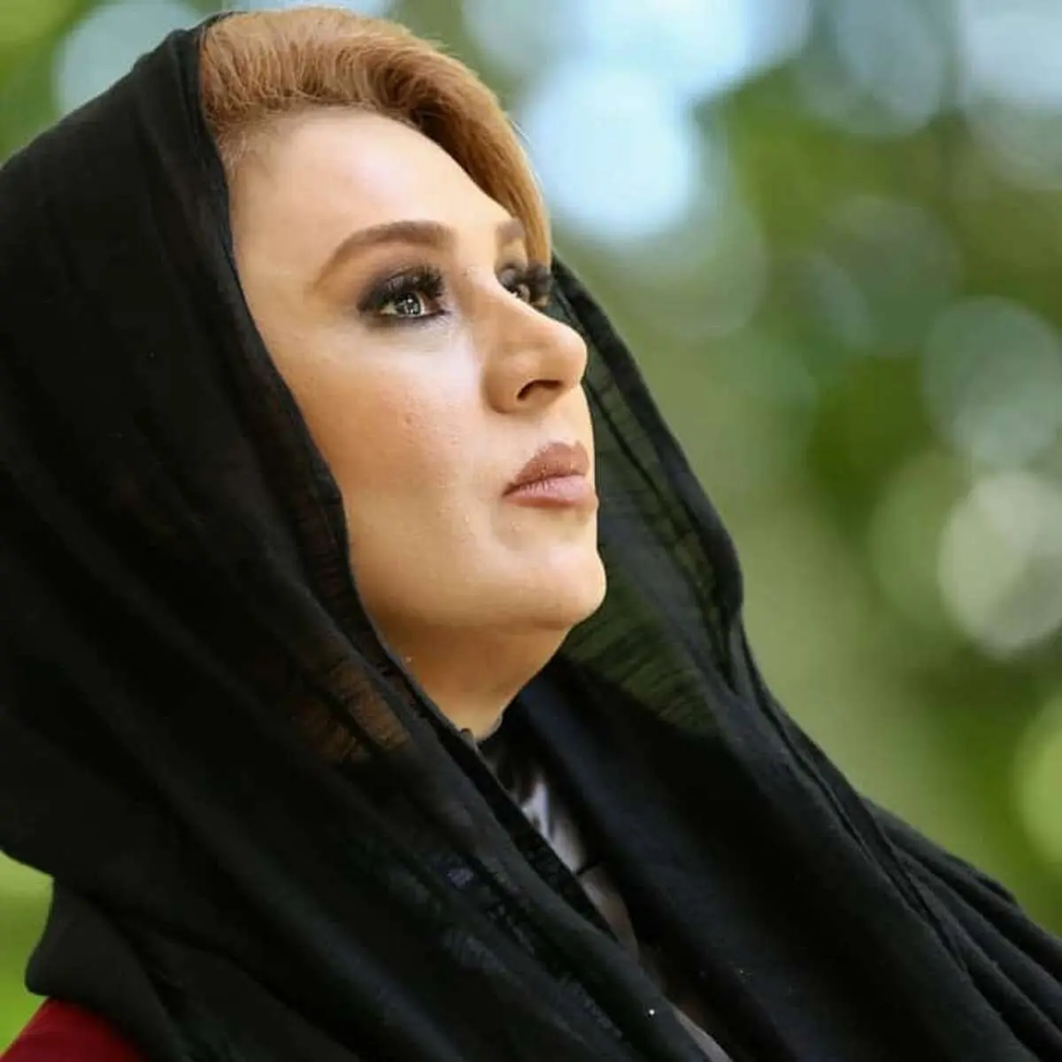 فیلم | لحظاتی سوزناک از نسرین مقانلو بر سر مزار پسرش
