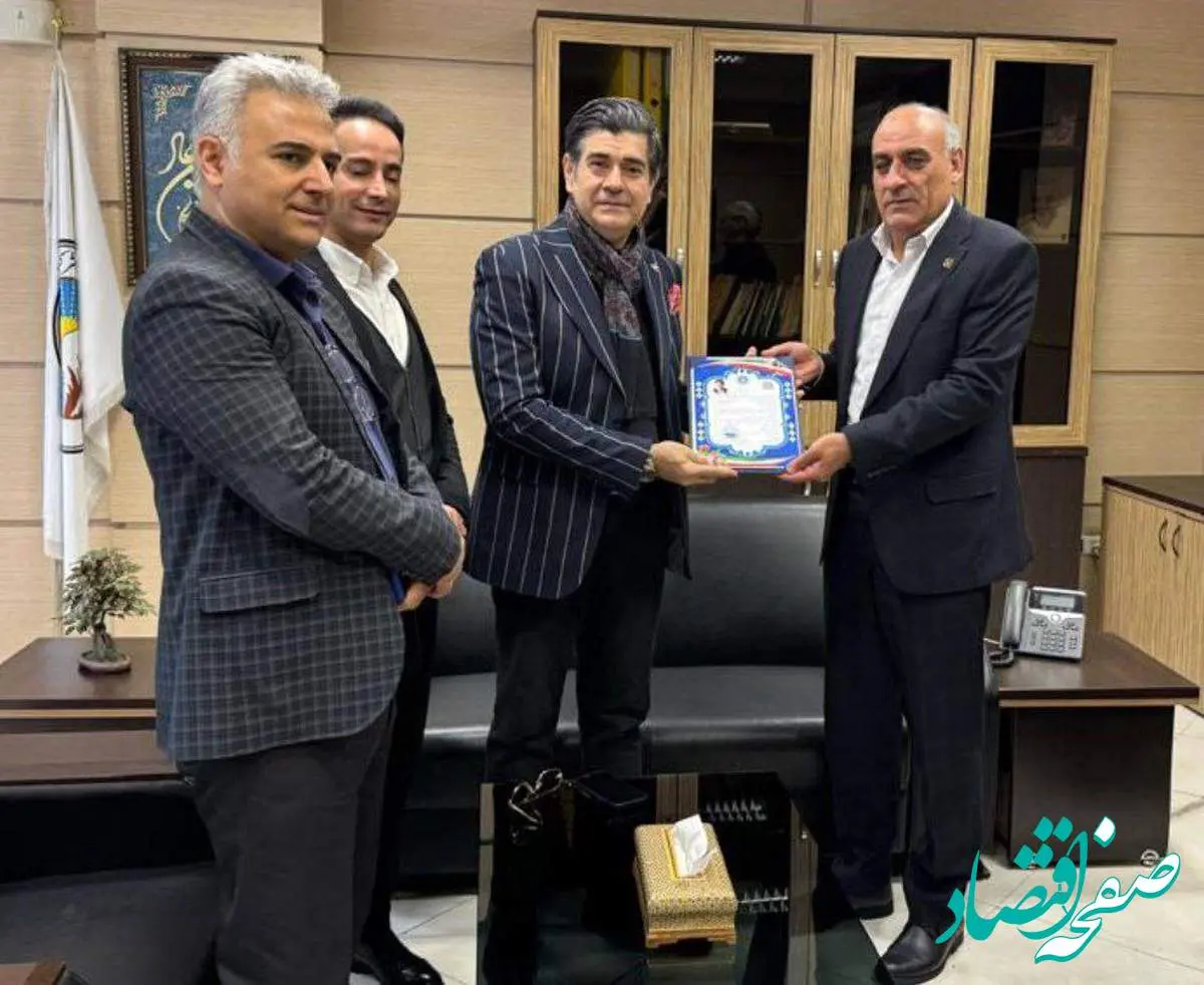 ایران صدای ایران را بیمه کرد ؛ بیمه نامه ۵۰ میلیارد ریالی برای حنجره سالار عقیلی