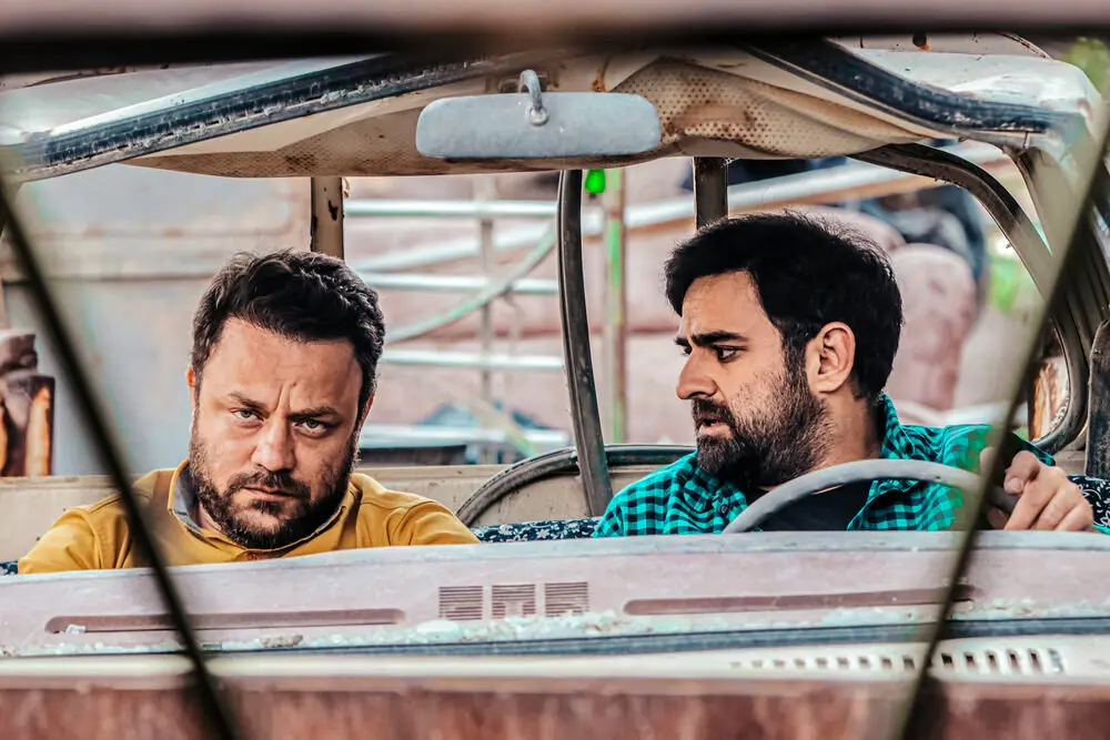 زمان پخش و تکرار سریال بیست کوئید از شبکه سه