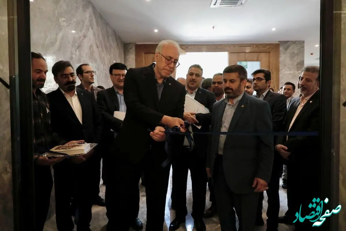 دکتر عباس حسینی، مدیر عامل بانک مسکن در آیین افتتاح پروژه« باوان» اصفهان:
با همه توان در رفع مشکل مسکن مردم می کوشیم