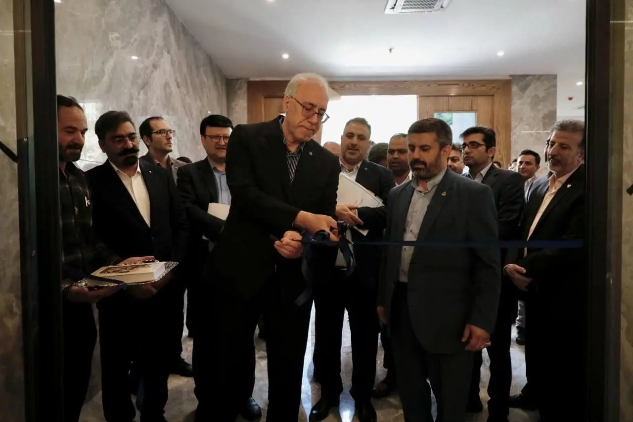 دکتر عباس حسینی، مدیر عامل بانک مسکن در آیین افتتاح پروژه« باوان» اصفهان:
با همه توان در رفع مشکل مسکن مردم می کوشیم