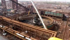 برای اولین بار به عنوان اقدامی حیاتی و بی‌سابقه رقم خورد؛ تعویض سازه استراکچر فلزی تیکنر و پارویی در فولاد هرمزگان، گامی مهم در جهت پایداری تولید