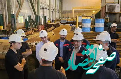 بازدید مدیرعامل شرکت فولاد اکسین از خط تولید و گفت‌وگوی صمیمانه با کارگران