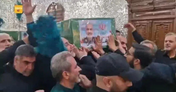 عکسی بسیار غمناک از لباس شهید سردار سلامی در هنگام شهادت