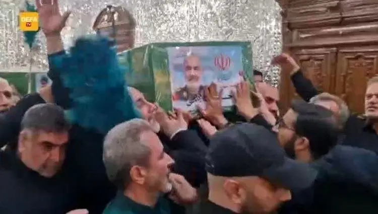 عکسی بسیار غمناک از لباس شهید سردار سلامی در هنگام شهادت