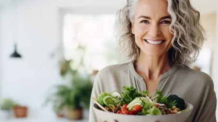 چه بخوریم تا در دوره پیش‌یائسگی سلامت بیشتری داشته باشیم؟