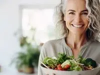 چه بخوریم تا در دوره پیش‌یائسگی سلامت بیشتری داشته باشیم؟