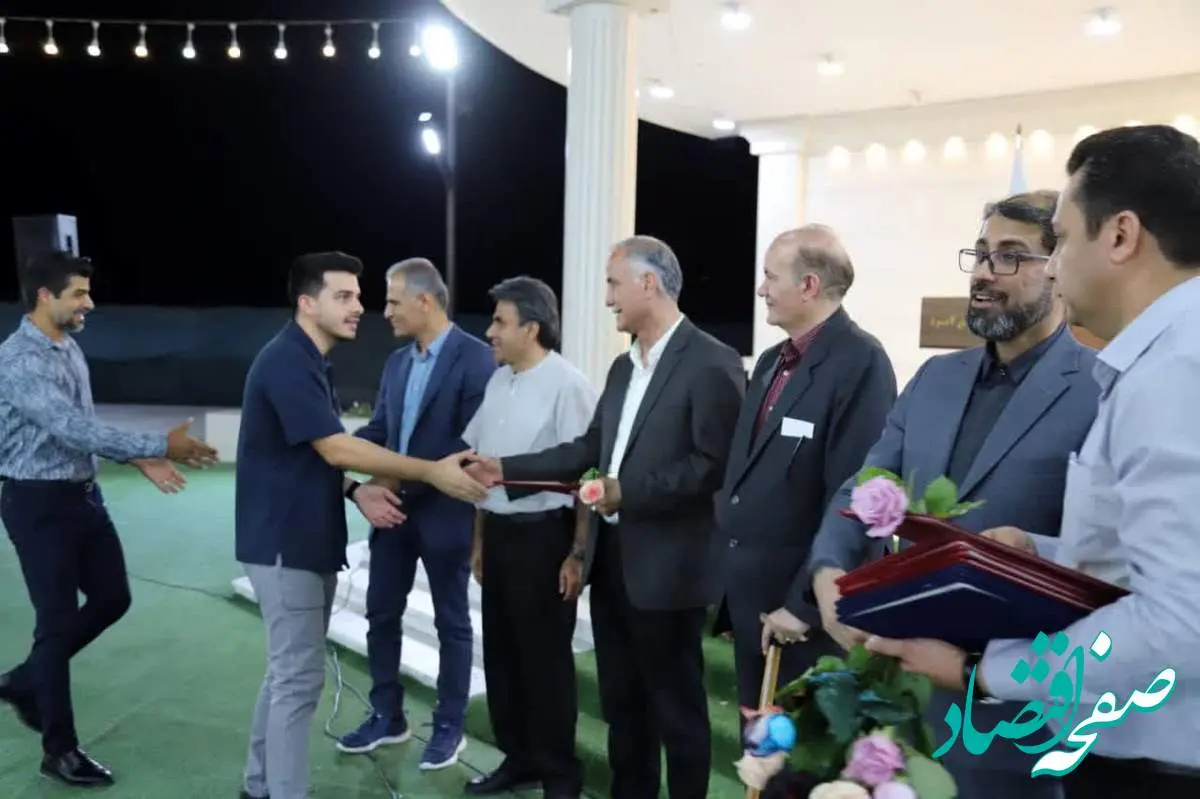 تکریم مجاهدان سنگر اقتصاد کشور در منطقه ویژه اقتصادی لامرد