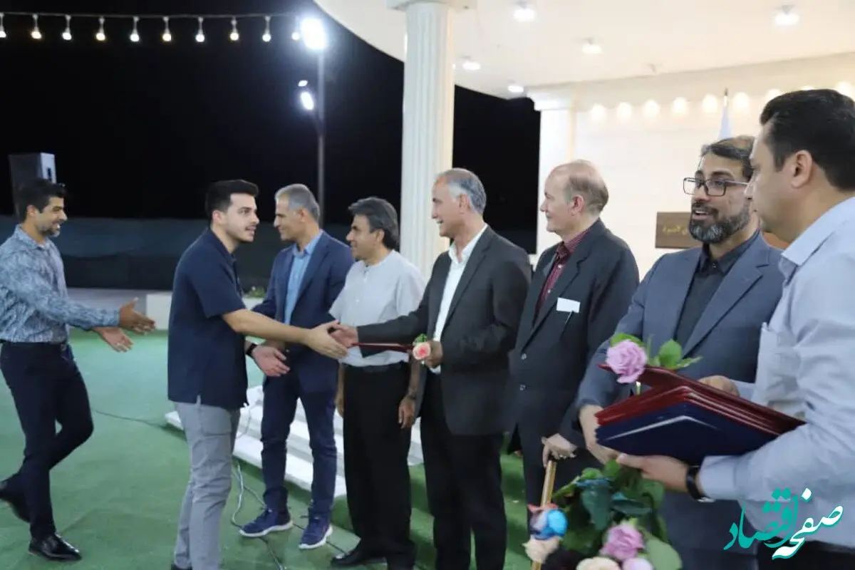 تکریم مجاهدان سنگر اقتصاد کشور در منطقه ویژه اقتصادی لامرد