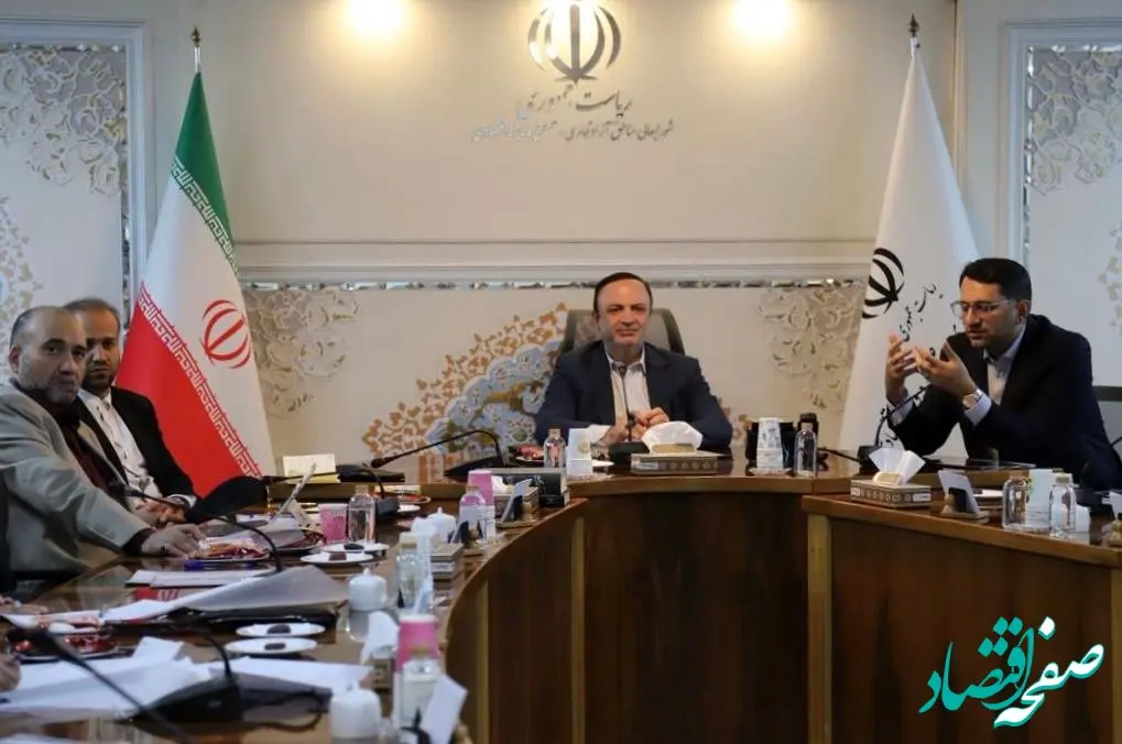 نشست دوره‌ای دبیر شورای‌عالی مناطق آزاد با اعضای هیأت‌مدیره سازمان منطقه آزاد کیش برگزار شد