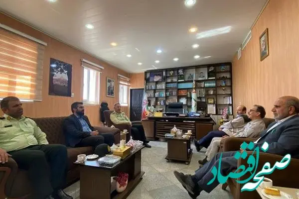 نیروی انتظامی از تولید و اشتغال‌ پتروشیمی ایلام حمایت می‌کند