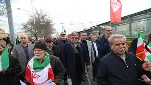 حضور پرشور خانواده بزرگ بیمه ایران در راهپیمایی ۲۲ بهمن