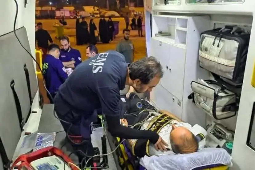 نجات ۳ نفر از مرگ در مراسم تشییع رهبر انقلاب + جزئیات خدمات اورژانس