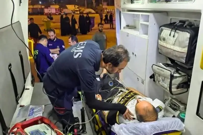 نجات ۳ نفر از مرگ در مراسم تشییع رهبر انقلاب + جزئیات خدمات اورژانس