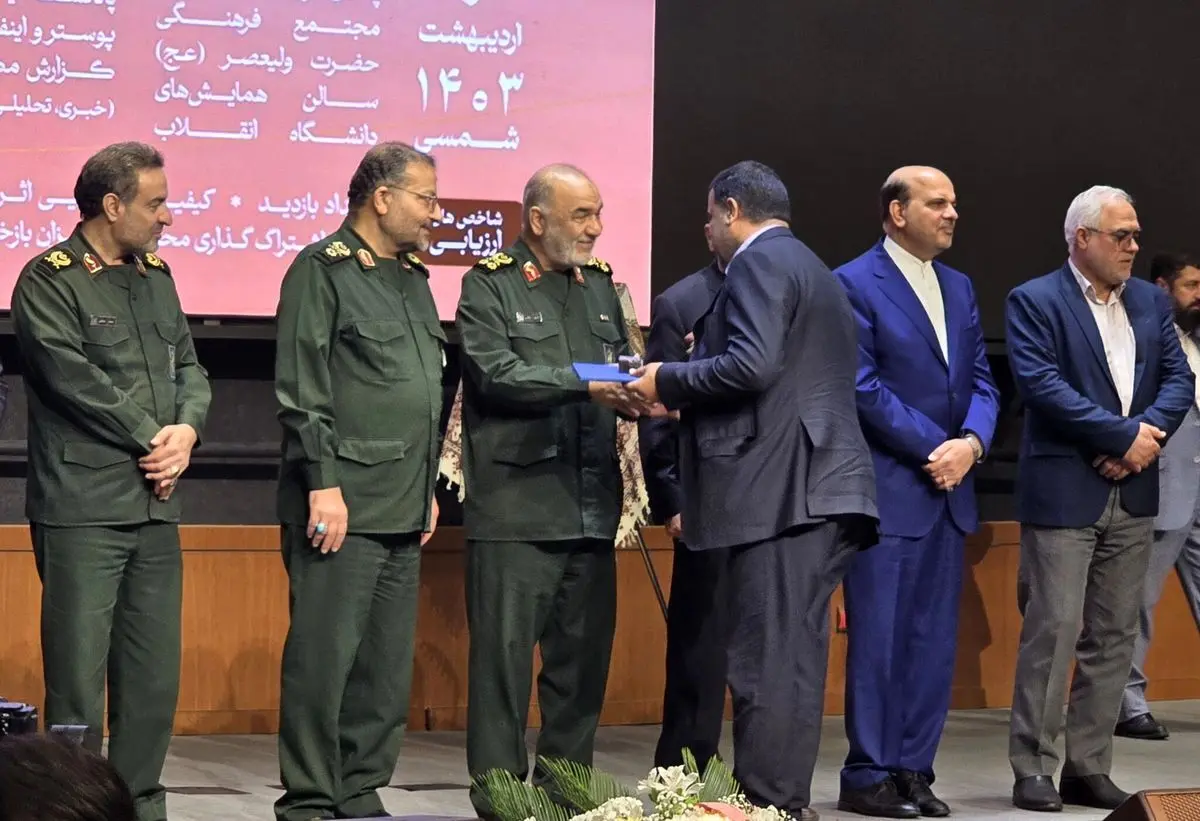 تقدیر فرمانده کل سپاه از مدیرعامل فولاد اکسین

