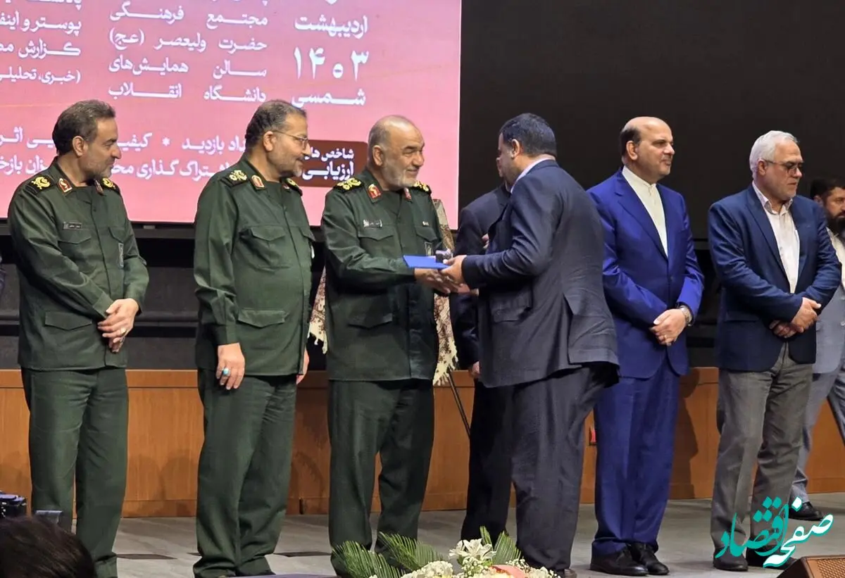 تقدیر فرمانده کل سپاه از مدیرعامل فولاد اکسین

