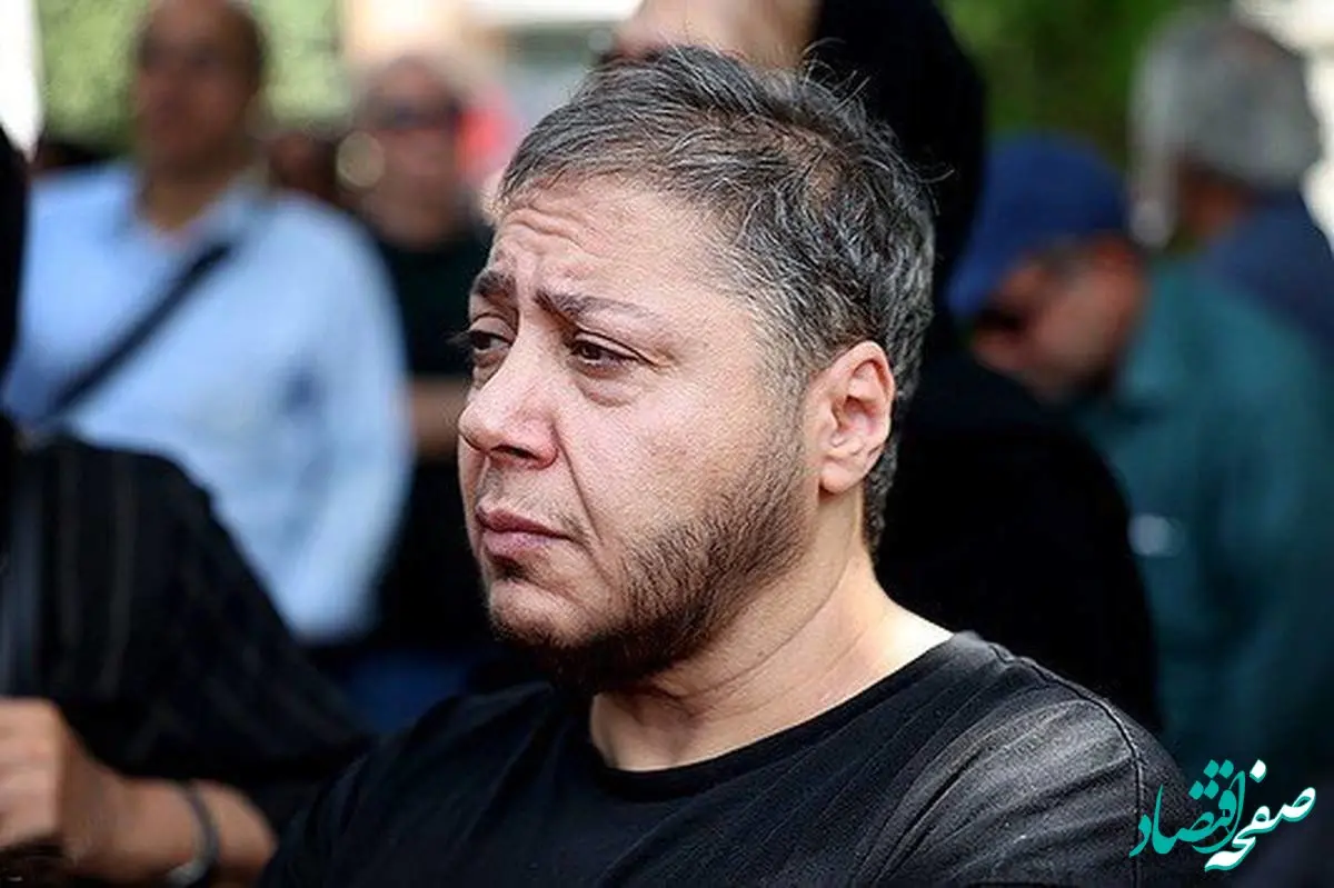 نمایش مازیار لرستانی طبق جدول زمان بندی روی صحنه رفته است