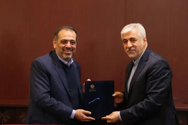 معاونت ورزشی پرسپولیس به یک هنرمند می رسد |
درویش برای باشگاه پرسپولیس نقشه کشید؟ 