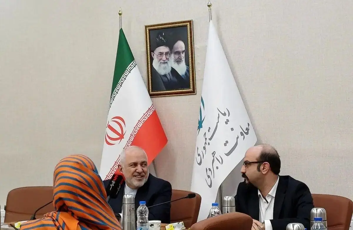 خبر داغ از انتقاد ظریف از اظهارات برخی درباره تغییر دکترین هسته‌ای 