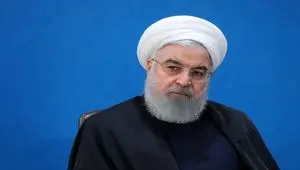 تصویری از هم‌ نشینی حسن روحانی و این مسئول در مراسم بزرگداشت رئیسی در محضر رهبر انقلاب