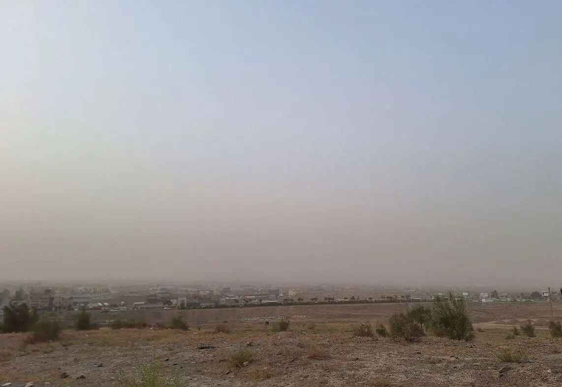طوفان ریزگردها در کرمان/ شدت رو به کاهش اما همچنان ادامه‌دار 