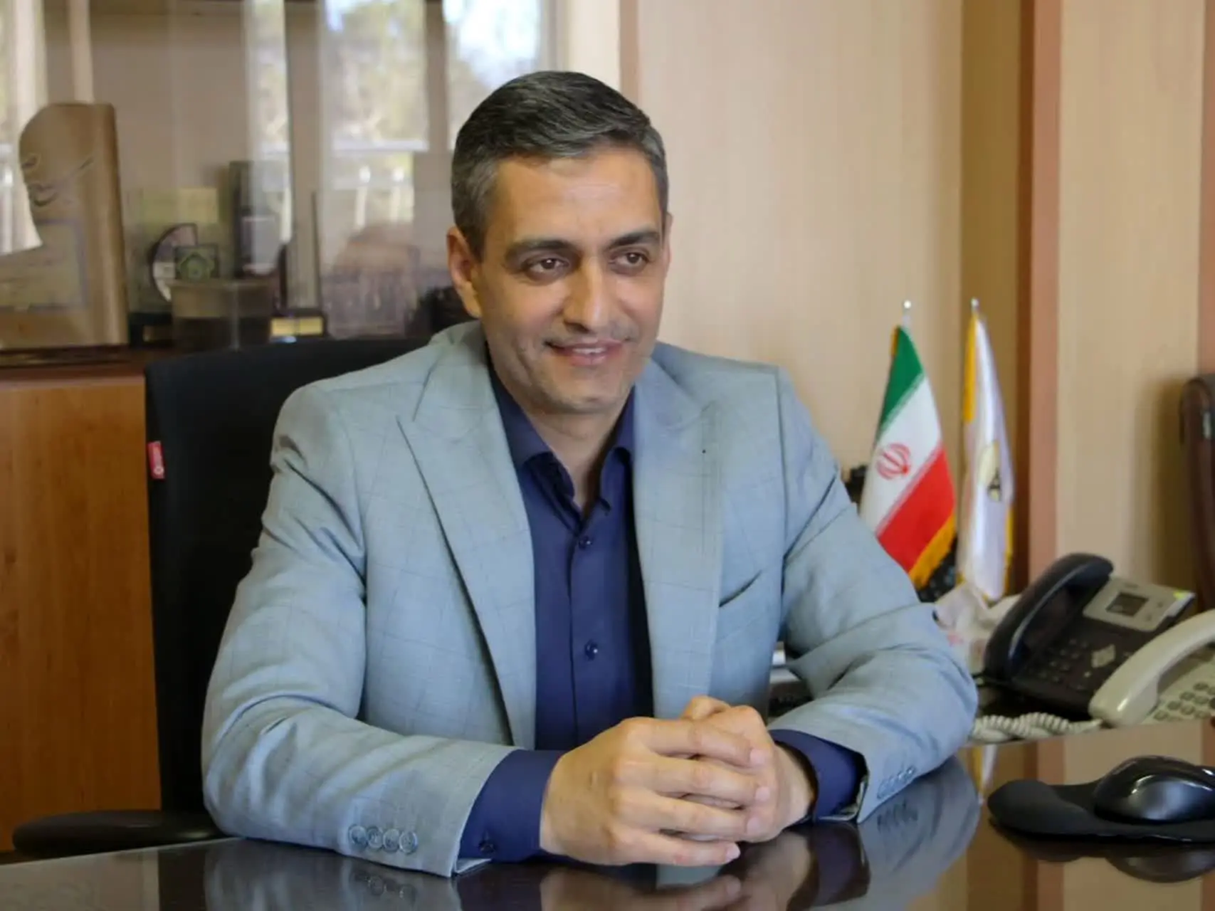 مهرداد دادخواه: سیمبانان در خط مقدم جبهه صنعت برق خدمت می کنند
