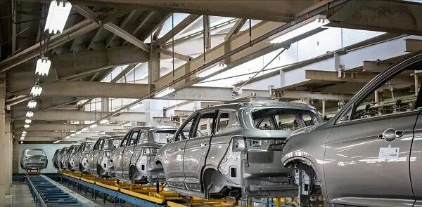 یا خودروها را با ارز ۷۰ تومانی قیمت‌گذاری کنید یا ارز ۴۰ تومانی بدهید