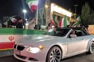 حضور مردم انقلابی مدافعان وطن در میدان تجریش + ویدئو