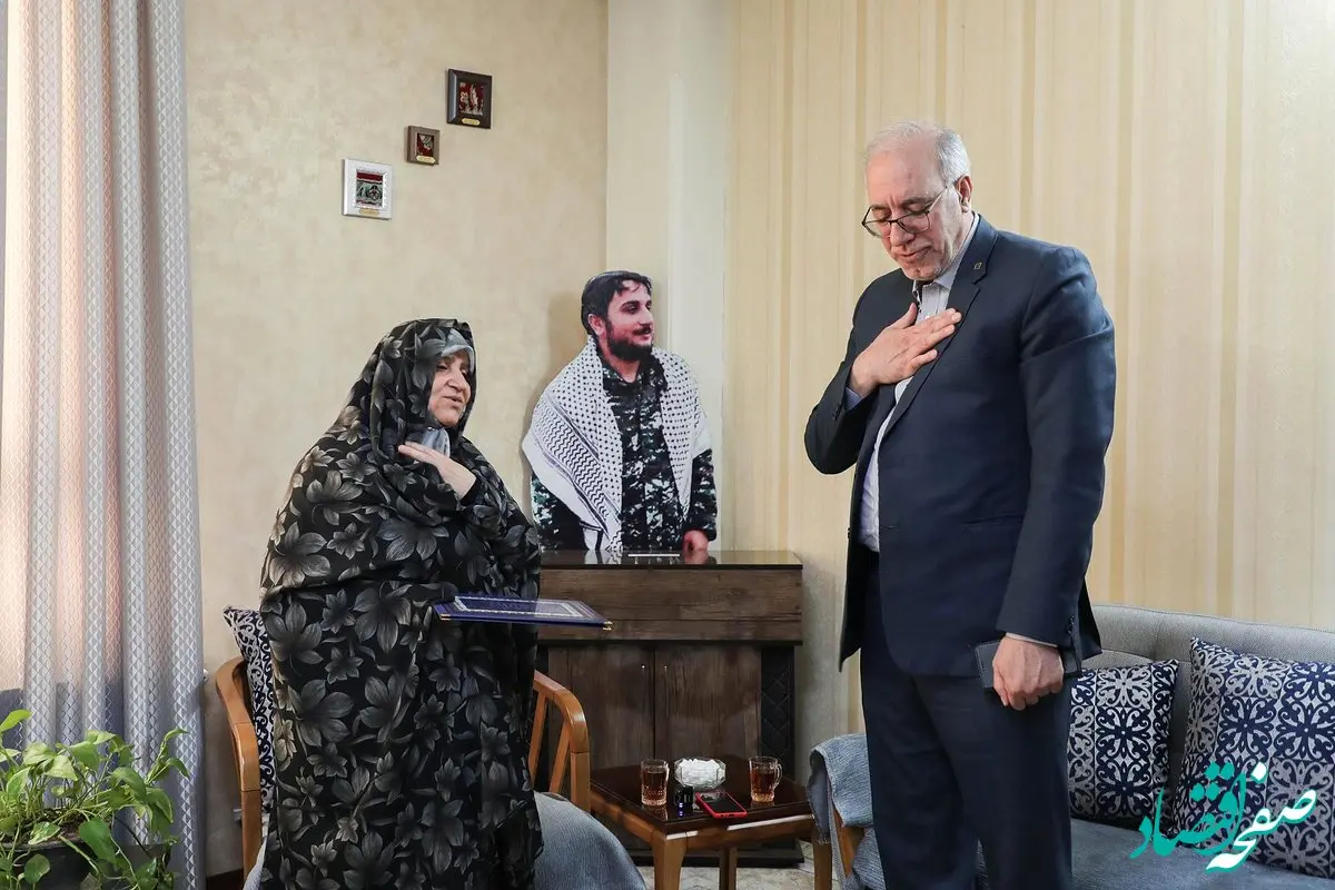  دیدار مدیر عامل بانک مسکن با خانواده‌‎های شهدای مدافع حرم