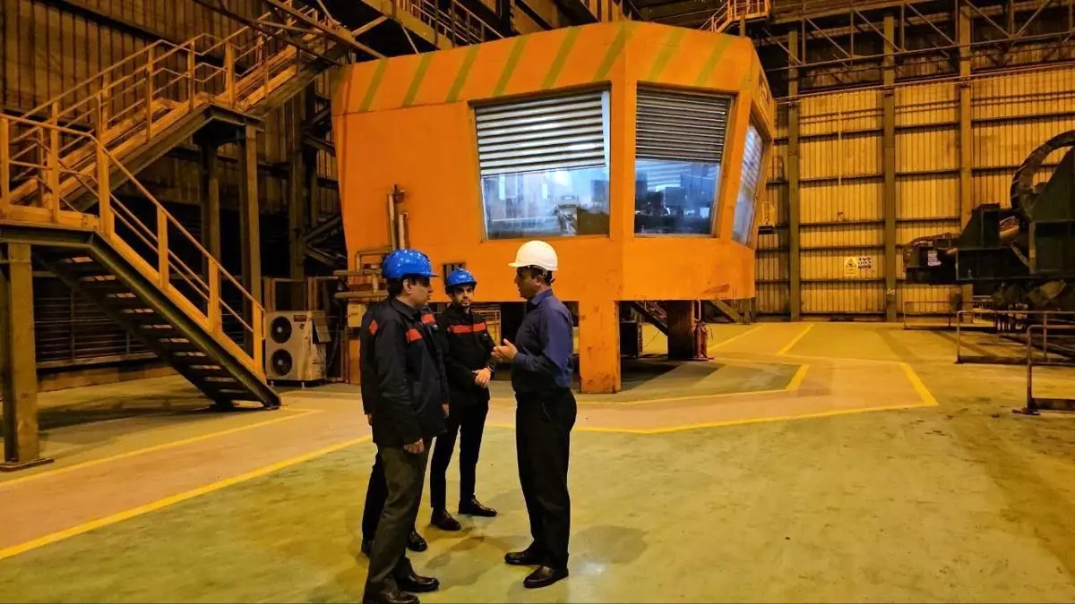 گفت‌وگوی صمیمانه مدیران ارشد فولاد اکسین با تلاشگران خط تولید؛ تمرکز بر تولید پایدار، مدیریت انرژی، روحیه خودباوری ملی و ایستادگی مثال‌زدنی در بحران‌ها