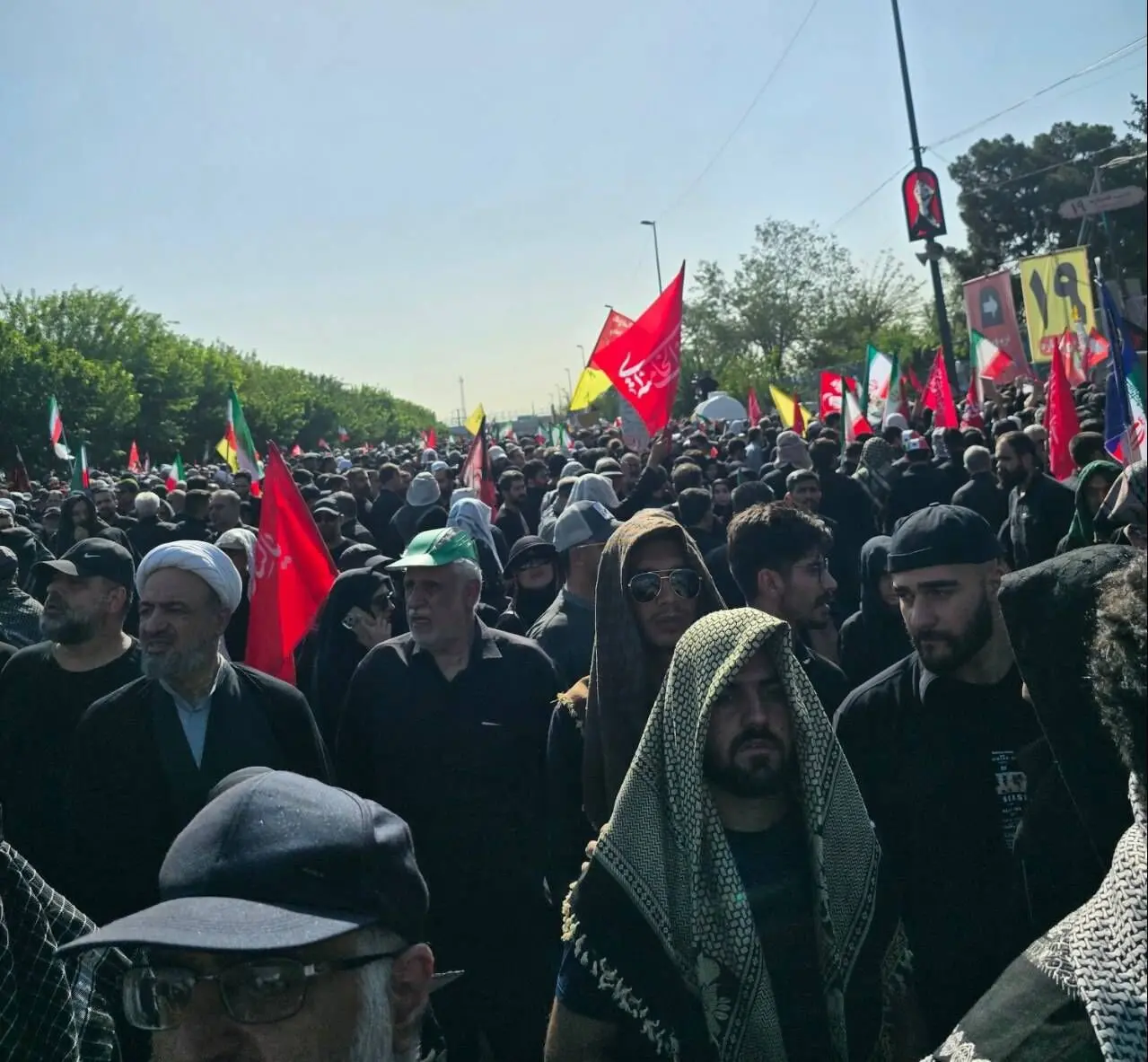 شعرخوانی محمد رسولی در مصلی امروز/ قسم به خون تو، قتل ترامپ گردن ماست
