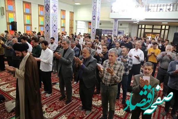 اقامه نماز عید سعید فطر در مجتمع پتروشیمی شازند