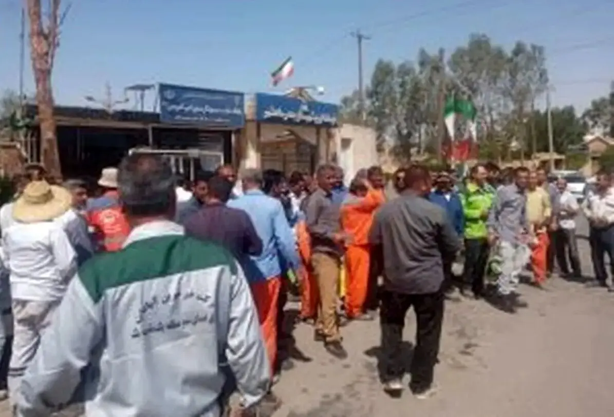 خواسته کارگران شهرداری بندر ماهشهر درباره پرداخت حقوق و بیمه عقب‌افتاده / این کارگران چندین ماه حقوق معوق طلبکارند