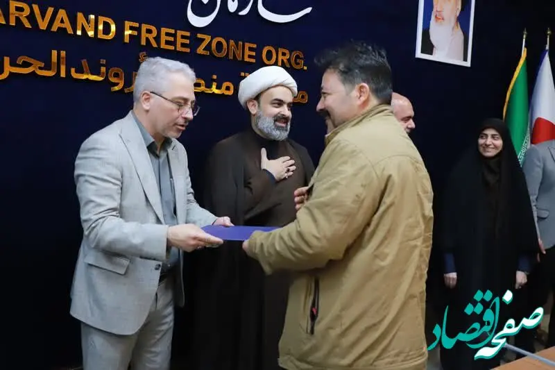 تقدیر از هنرمندان شرکت‌کننده در نمایشگاه ملی صنایع‌دستی تهران