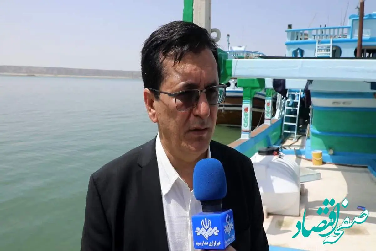 قابل قبول نیست که به بهانه صدور بخشنامهها و دستورالعملهای خلقالساعه، روند تولید و سرمایهگذاری در منطقه آزاد دچار اختلال شود. ما باید این روندها را متوقف کرده و به حمایت قاطع از فعالان اقتصادی بپردازیم