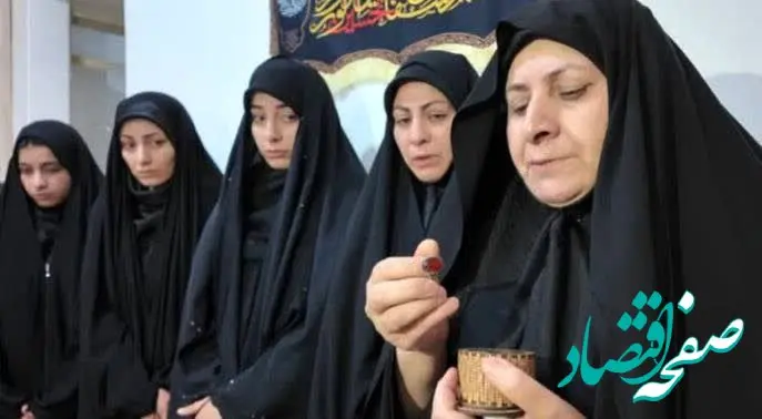 اهدای انگشتر رهبر انقلاب به خانواده شهید محمد شایان فرد