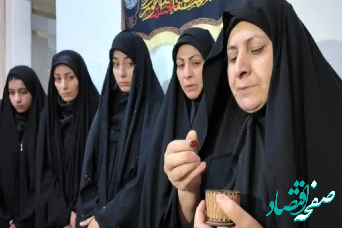 اهدای انگشتر رهبر انقلاب به خانواده شهید محمد شایان فرد