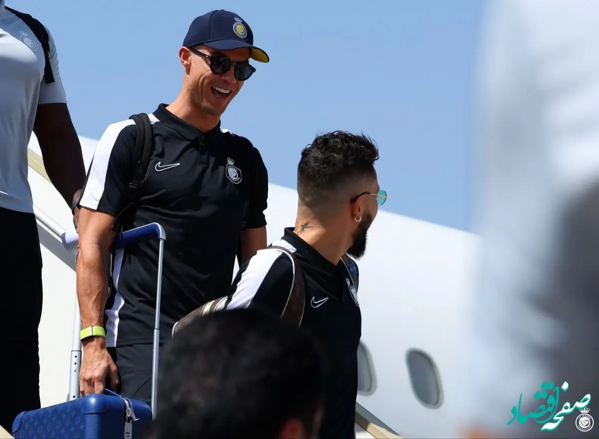 عکس| مدیر کاروان النصر به دوربین صدا و سیما دست رد زد