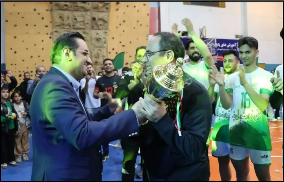 مجتمع فولاد غدیر نیریز قهرمان لیگ دسته یک والیبال استان فارس شد