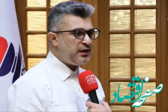 دکتر میری لوسانی مدیرعامل پتروشیمی پردیس اینبار در نقش استاد در جمع مدیران فنی و تخصصی 