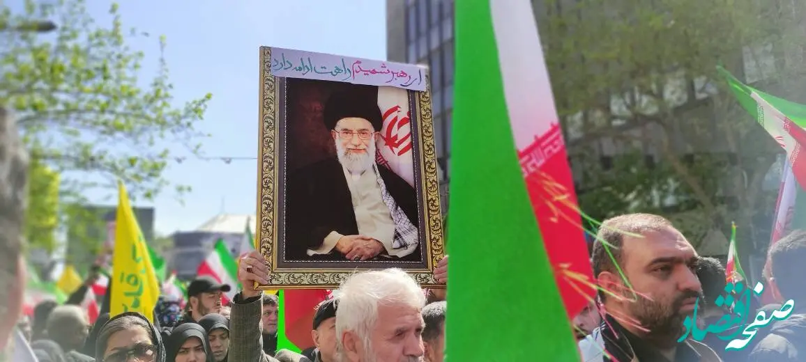 گزارش تصویری حضور مردم انقلابی در چهلمین روز شهادت رهبر انقلاب