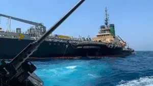 انتقام ایران در تنگه هرمز: کشتی های غول‌پیکر با آرپی‌جی زنجیر شدند 