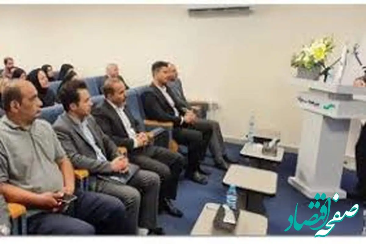 بازدید سرزده مدیرعامل بیمه سینا از دوره آموزشی «بازاریابی بیمههای زندگی» در قم