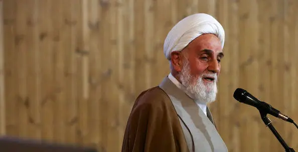 تصویر متفاوت از ناطق نوری در مراسم تشییع شهدا