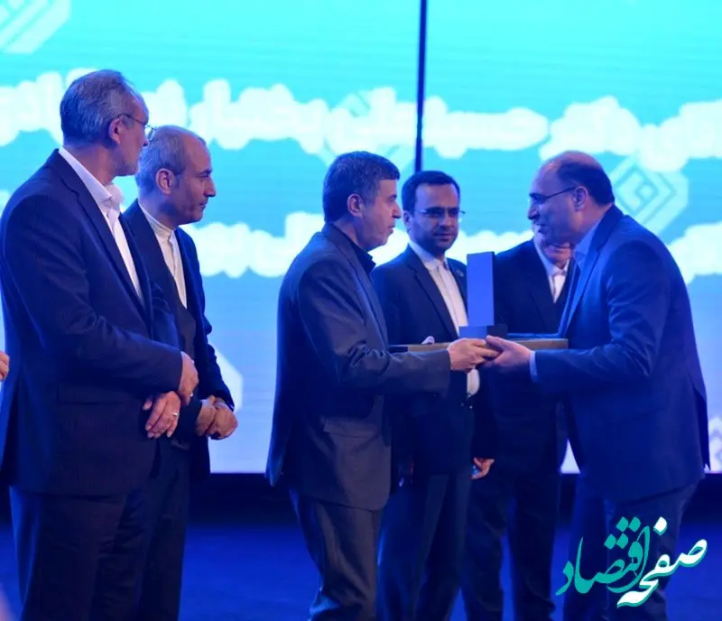 تقدیر از مدیر بیمه آسیا در سی امین همایش ملی بیمه و توسعه