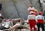 خبر فوری؛ زنده بیرون آمدن یک مرد و دو زن از زیر آوار در خیابان هویزه تهران
