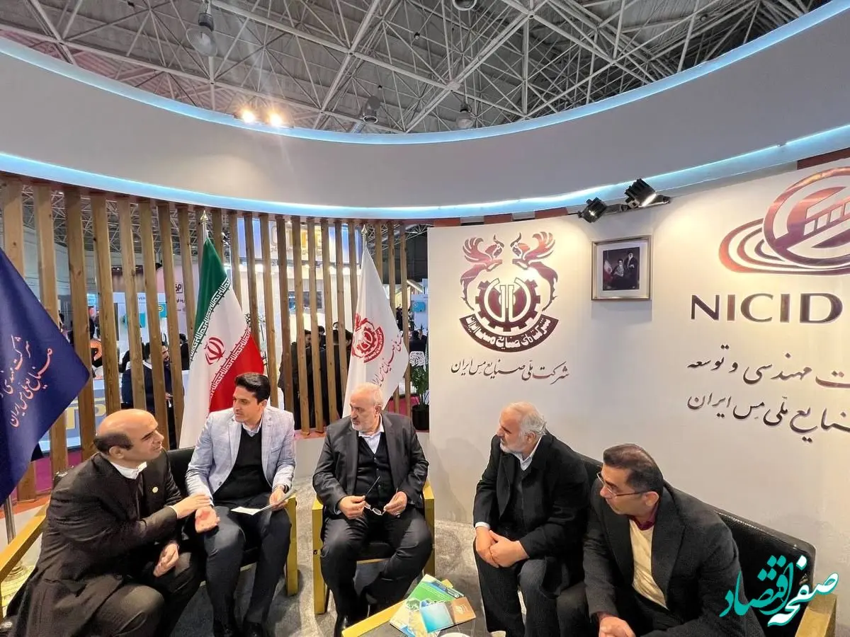 بازدید وزیر نیرو از غرفه شرکت متمم در نمایشگاه انرژی‌های تجدیدپذیر