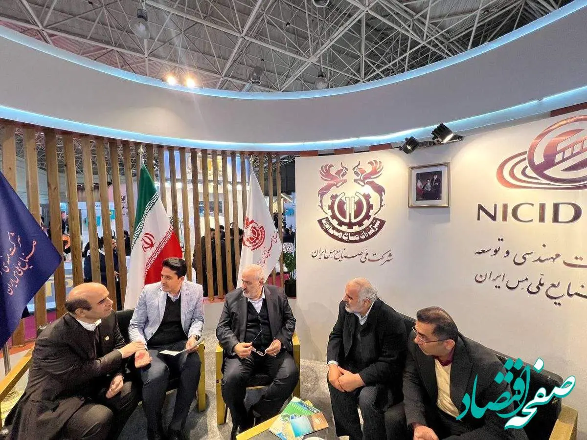 بازدید وزیر نیرو از غرفه شرکت متمم در نمایشگاه انرژیهای تجدیدپذیر